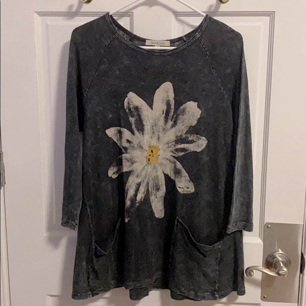 New Acid Wash Daisy Light Sweater